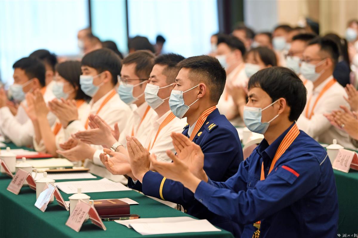 湖北省各界青年“五四”座谈会 | 张良禄博士作为青年代表分享青春奋斗故事 湖北省各界青年“五四”座谈会 | 张良禄博士作为青年代表分享青春奋斗故事